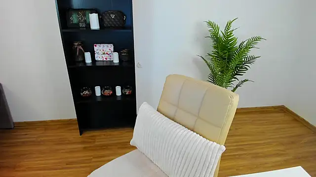 Snapshot of khloe_starrr chatting on 06/01/26, 02:41 khloe starrr online show from 06/01/26, 02:41