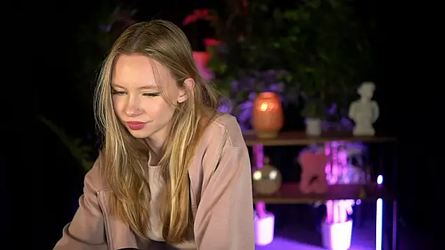 Snapshot of SweetDaisy_me chatting on 02/23/26, 03:20 SweetDaisy me online show from 02/23/26, 03:20