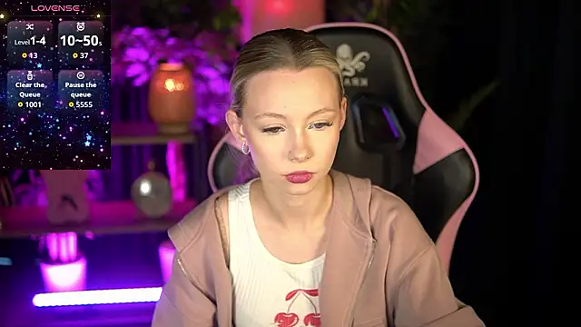 Snapshot of SweetDaisy_me chatting on 03/08/26, 08:07 SweetDaisy me online show from 03/08/26, 08:07