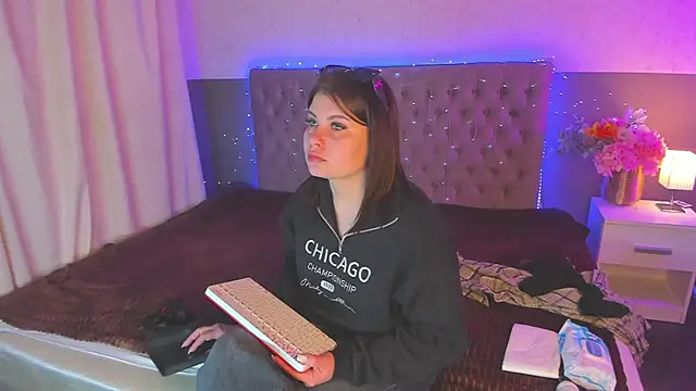 AmandaHoppe online show from 03/30/26, 04:57