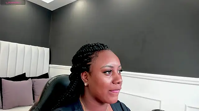 laia fisher  online show from 04/27/26, 03:15