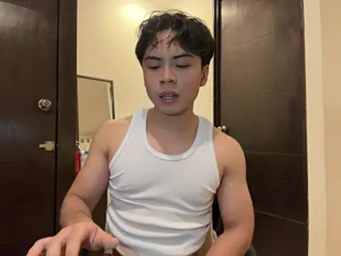 Snapshot of BentoBoxxx chatting on 05/17/26, 02:31 BentoBoxxx online show from 05/17/26, 02:31
