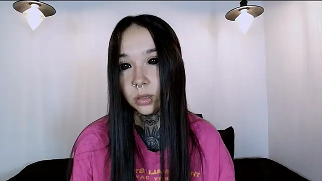 Snapshot of alien_eyes09 chatting on 07/30/26, 01:04 alien eyes09 online show from 07/30/26, 01:04