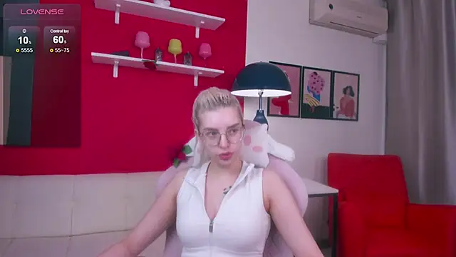 TiffanyPeachi online show from 03/04/26, 11:16