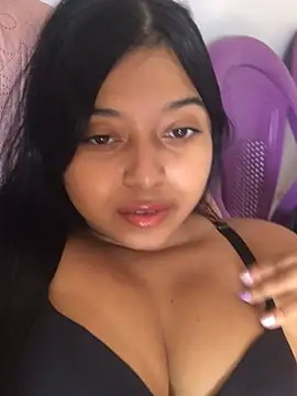 Snapshot of Emmily_hott chatting on 02/19/26, 01:29 Emmily hott online show from 02/19/26, 01:29