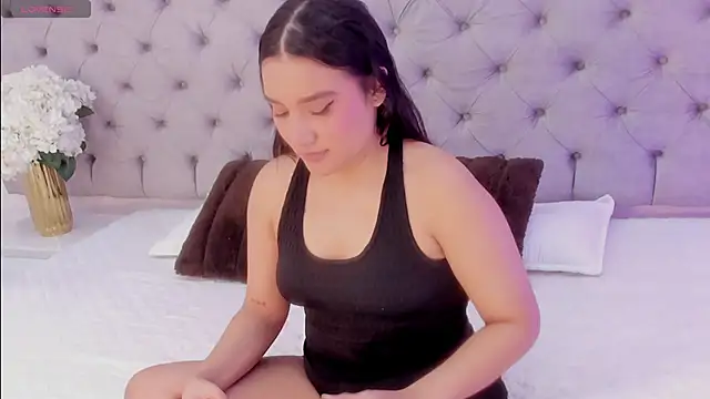 Snapshot of LiiaBloom chatting on 05/17/26, 04:32 LiiaBloom online show from 05/17/26, 04:32