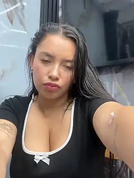 Miss Bella Flame online show from 04/15/26, 06:04