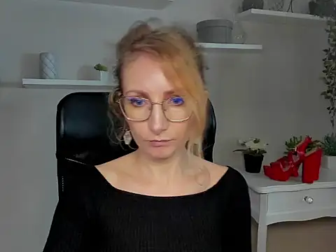 Snapshot of CinderellaMoon chatting on 02/26/26, 06:23 CinderellaMoon online show from 02/26/26, 06:23