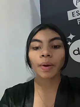 Snapshot of eimmy__skinny chatting on 05/16/26, 01:02 eimmy skinny online show from 05/16/26, 01:02
