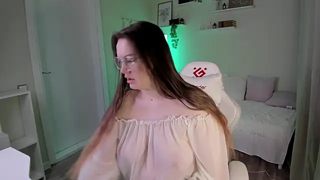 Snapshot of Laura_CollinsS chatting on 03/14/26, 12:50 Laura CollinsS online show from 03/14/26, 12:50