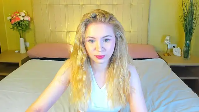 Snapshot of Linda__Bloom chatting on 05/09/26, 01:00 Linda Bloom online show from 05/09/26, 01:00