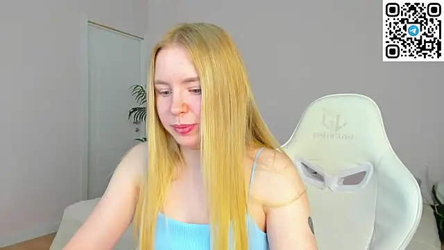 Snapshot of Linda__Bloom chatting on 06/05/26, 12:28 Linda Bloom online show from 06/05/26, 12:28