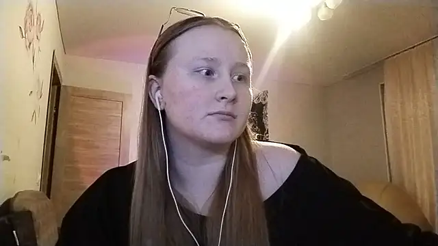 AnikaLipps online show from 04/19/26, 02:00