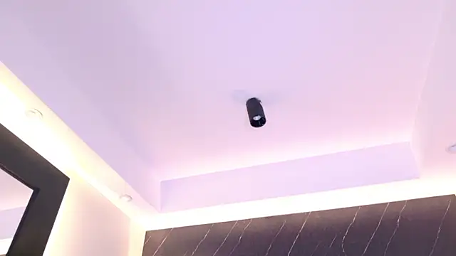 Kinsleybrown online show from 04/17/26, 04:15