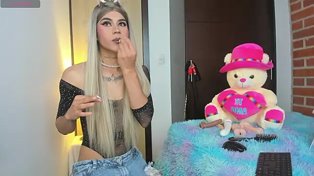 alisoondrean  online show from 02/22/26, 01:20