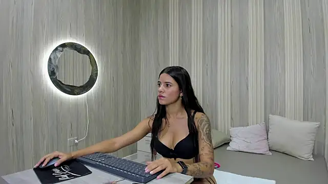 Snapshot of Isabellaa_Rosee chatting on 05/03/26, 08:15 Isabellaa Rosee online show from 05/03/26, 08:15