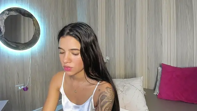 Snapshot of Isabellaa_Rosee chatting on 06/14/26, 02:24 Isabellaa Rosee online show from 06/14/26, 02:24