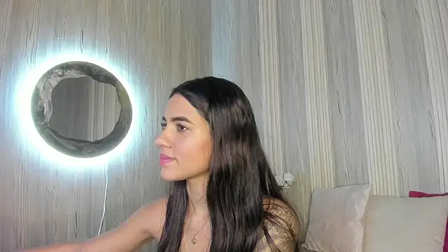 Snapshot of Isabellaa_Rosee chatting on 06/18/26, 08:35 Isabellaa Rosee online show from 06/18/26, 08:35