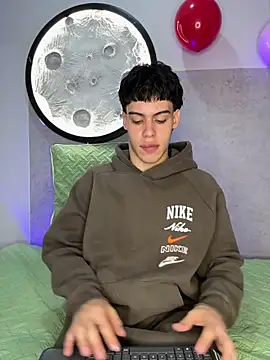 Lucian-greyy online show from 02/15/26, 07:27