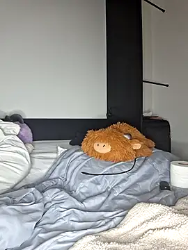 Cinnamonbunn online show from 02/14/26, 03:58