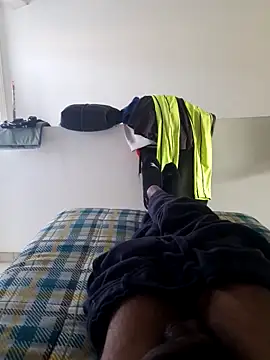 Snapshot of isuru_lakshan chatting on 03/15/26, 07:03 isuru lakshan online show from 03/15/26, 07:03