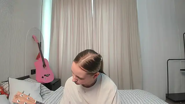 TraceeRebollar online show from 03/05/26, 10:11