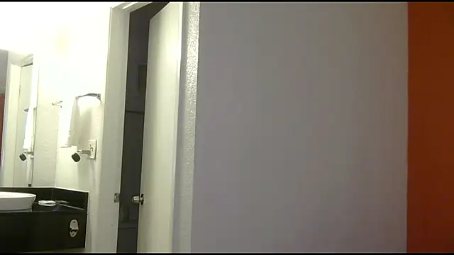 Snapshot of RoseColoredGlasses chatting on 03/21/26, 07:02 RoseColoredGlasses online show from 03/21/26, 07:02