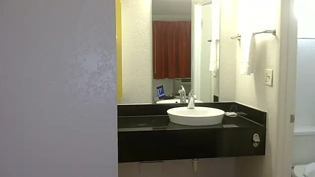 Snapshot of RoseColoredGlasses chatting on 03/22/26, 01:20 RoseColoredGlasses online show from 03/22/26, 01:20