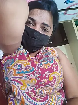 Snapshot of Tamil_Luckly_girl chatting on 04/13/26, 10:21 Tamil Luckly girl online show from 04/13/26, 10:21