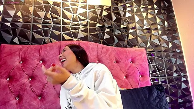 angeldreams15  online show from 04/20/26, 09:38