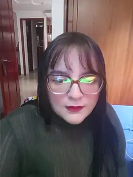 Snapshot of daphneev chatting on 05/12/26, 06:27 daphneev online show from 05/12/26, 06:27