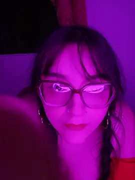 Snapshot of daphneev chatting on 05/20/26, 12:17 daphneev online show from 05/20/26, 12:17
