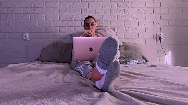 missmiroslava online show from 04/10/26, 11:04