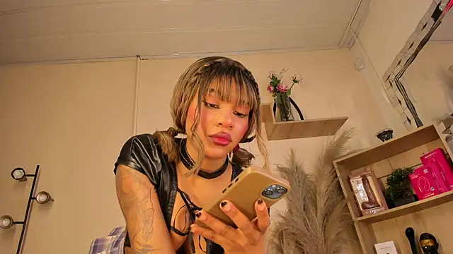 Tylla   online show from 04/01/26, 04:57