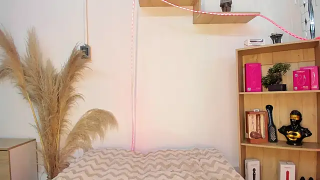 Tylla   online show from 04/26/26, 04:10