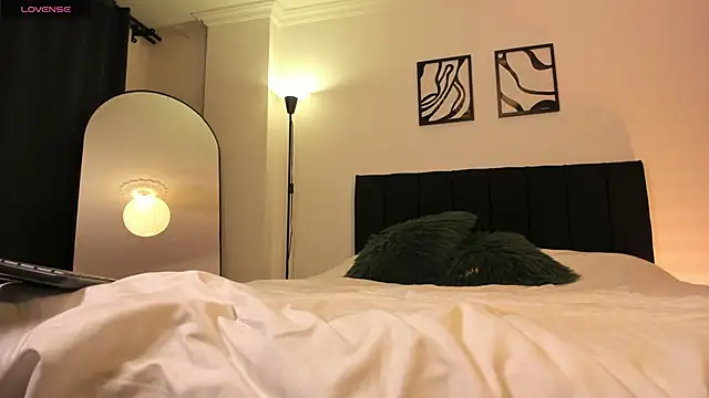 maite evanss online show from 04/15/26, 02:07