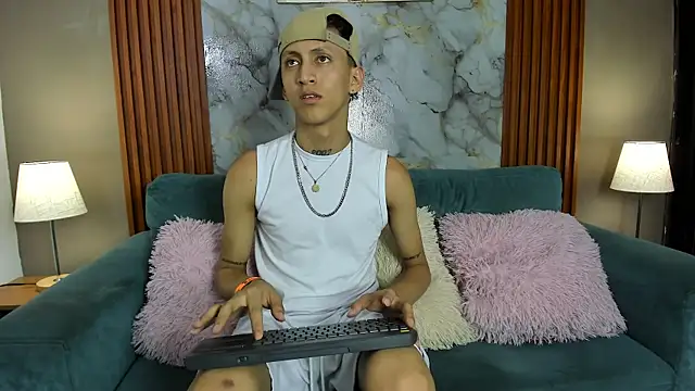 BOYS PLAY online show from 04/05/26, 01:19