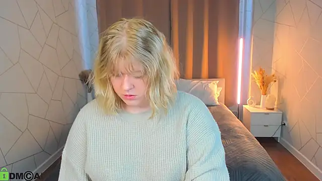 luna c0ra online show from 04/19/26, 02:44