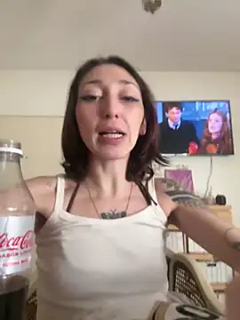 FrutillitaXX online show from 02/15/26, 04:47