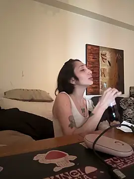 FrutillitaXX online show from 04/15/26, 01:18