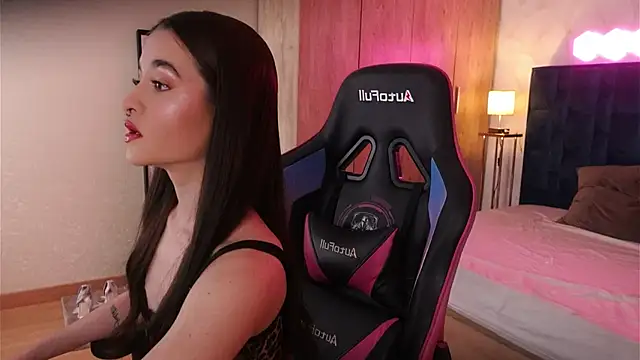 Snapshot of LucyDeLuca chatting on 03/03/26, 07:47 LucyDeLuca online show from 03/03/26, 07:47