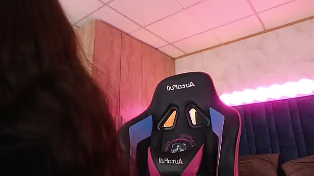 Snapshot of LucyDeLuca chatting on 03/05/26, 08:21 LucyDeLuca online show from 03/05/26, 08:21