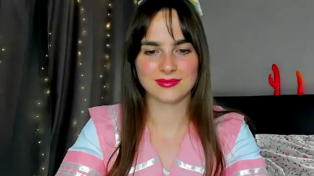 Snapshot of megann_fox2 chatting on 05/09/26, 03:50 megann fox2 online show from 05/09/26, 03:50