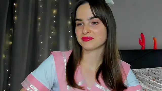 Snapshot of megann_fox2 chatting on 05/10/26, 04:23 megann fox2 online show from 05/10/26, 04:23