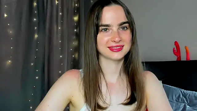 Snapshot of megann_fox2 chatting on 06/05/26, 04:45 megann fox2 online show from 06/05/26, 04:45