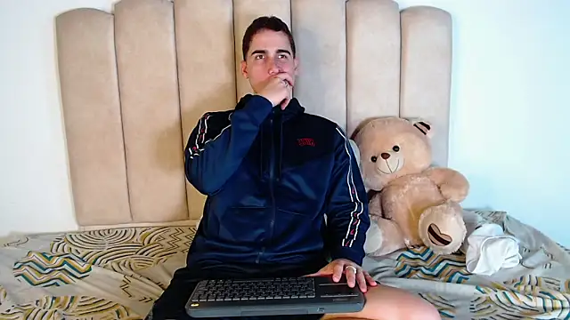 ryanlevi1 online show from 02/24/26, 12:14