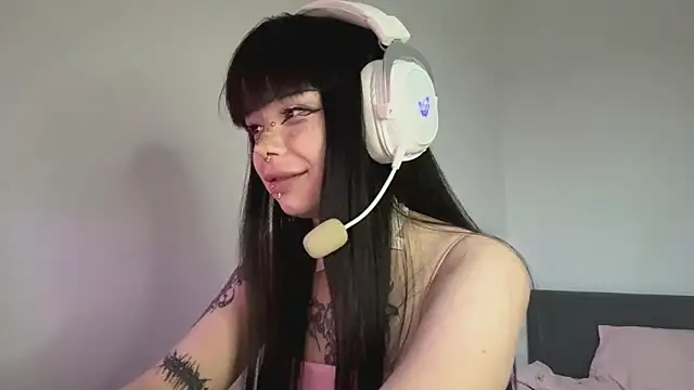 Luna Sohotti online show from 04/08/26, 03:45