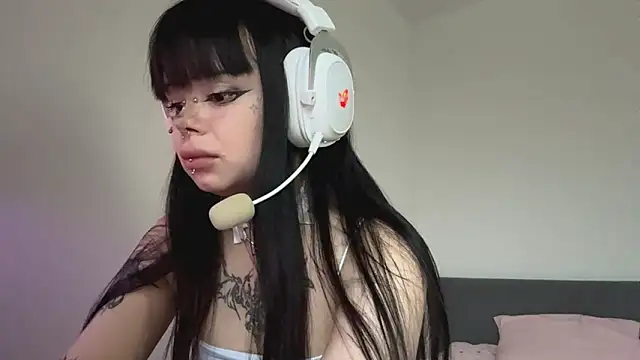 Luna Sohotti online show from 04/10/26, 03:39