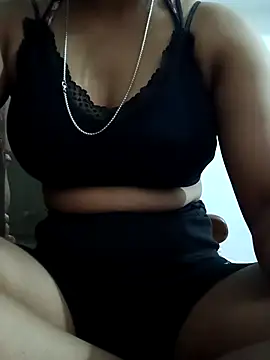 Snapshot of CURVYMOOMMY chatting on 03/12/26, 01:28 CURVYMOOMMY online show from 03/12/26, 01:28