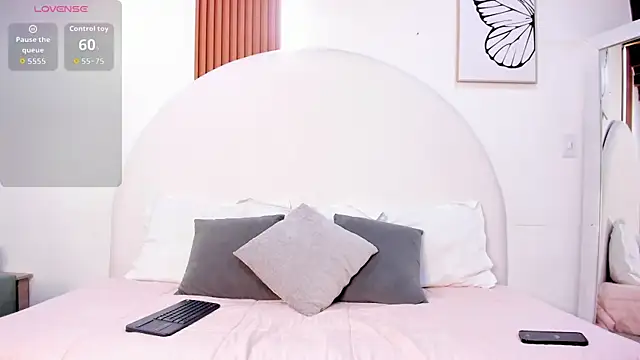 Snapshot of Violett_Rosse_ chatting on 05/12/26, 03:20 Violett Rosse online show from 05/12/26, 03:20